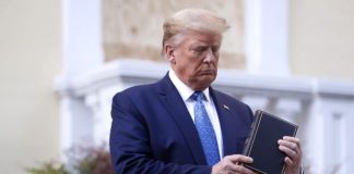 Papa da Trump’a sırt çevirdi