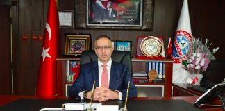 Belediye başkanı, kendisine saldırıda bulunan kişiyi tabancayla yaraladı