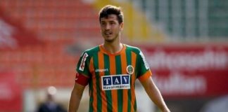 Salih Uçan imzayı attı