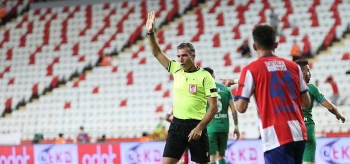 806x378-fenerbahce-umraniyespor-macinin-var-hakemi-ozgur-yankaya-oldu-1659947051812