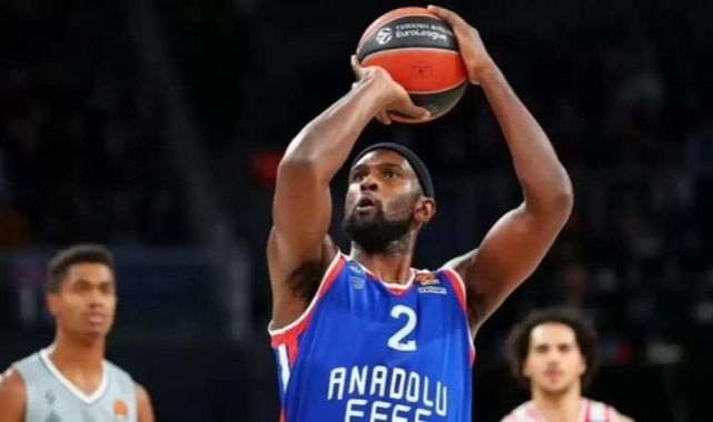 anadolu-efes-in-yildiz-basketbolcusu-chris-singleton-kalp-krizi-gecirdi-6478-m_tepe