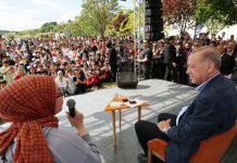 Erdoğan depremzede gençlerle buluştu