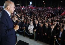 Cumhurbaşkanı Erdoğan Külliye’de balkon konuşması yapıyor