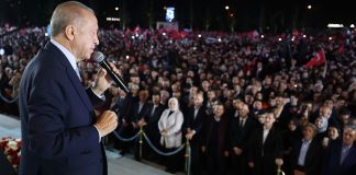 Cumhurbaşkanı Erdoğan Külliye’de balkon konuşması yapıyor