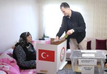 Adıyaman’da Hasta ve engelliler ‘seyyar sandık’ ile oylarını kullandı