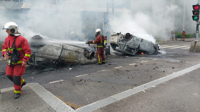 son-dakika-protestolar-sonrasi-karisan-fransa-da-16076677_4825_m