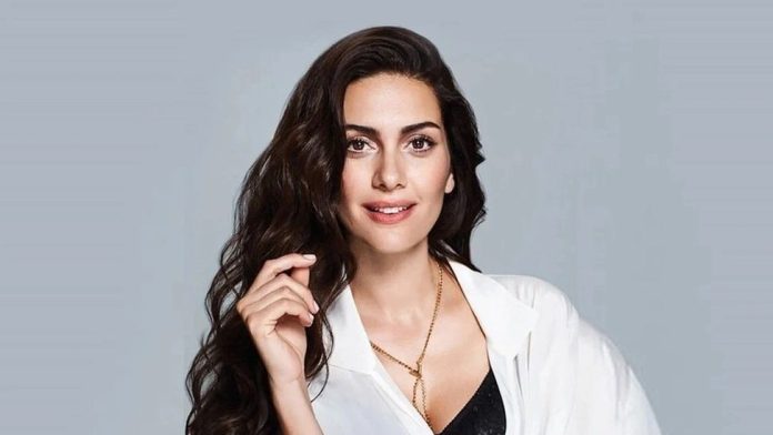 carsafin-degiyor-tiksiniyorum-sozlerine-berguzar-korelden-tepki-ben-de-senin-gibilerden-tiksiniyorum-bi-bitmediniz-tvwi