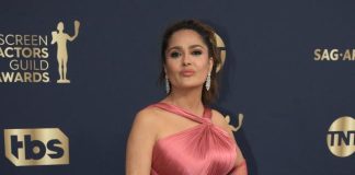 Salma Hayek’ten tatil pozları!