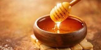 Aç karnına bal sürüp yediğinizde faydaları inanılmaz!