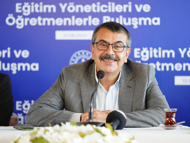 milli-egitim-bakani-yusuf-tekin-rizede-ogretmenlerle-bulustu-1