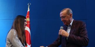 Vatandaşlık kazanan 820 Ahıska Türkü’ne kimliklerini Erdoğan verdi!