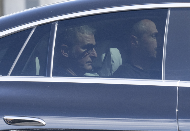 gozlerin-cevrildigi-toplanti-sona-erdi-kuntz-16350456_1048_m