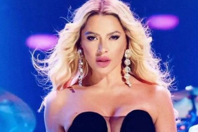 hadise-yine-cok-iddiali-konser-tarzina-begeni-yagdi-1687019064