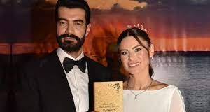 Ünlü oyuncu sessiz sedasız evlendi!