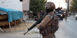 İzmir’de terör operasyonu! 10 gözaltı