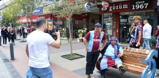Trabzonspor sevgisiyle tanınan Münevver Taflan’a Büyükşehir Belediyesin’den özel bank!