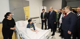 Cumhurbaşkanı Erdoğan İzmir Şehir Hastanesinde tedavi gören çocukları ziyaret etti!
