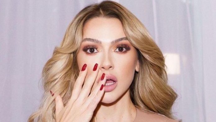 hadise-ic-camasir-4-1683184734 (1)