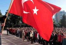 Okullarda şehit olan askerler için bir dakikalık saygı duruşunda bulunuldu!