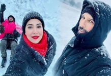 Tarkan eşi ve kızıyla karda eğlendiği anları paylaştı!