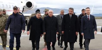 Bakan Güler kuvvet komutanları ile birlikte sınır hattında!