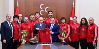 Bahçeli Güreş Milli Takımı’nı kabul etti!