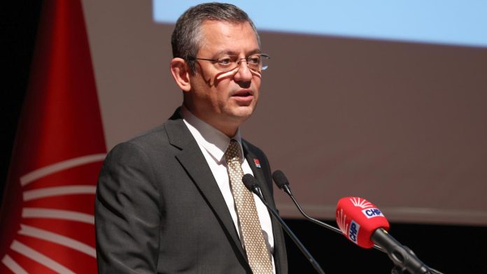 ozgur-ozel-2180299