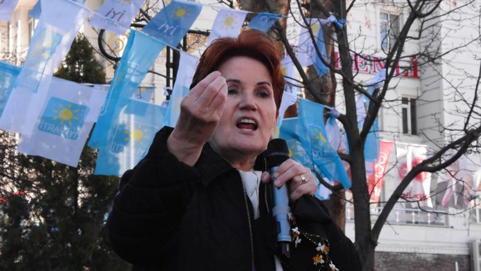 1711208774203-aksener