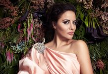 Zara sahne kıyafeti ile dikkat çekti !