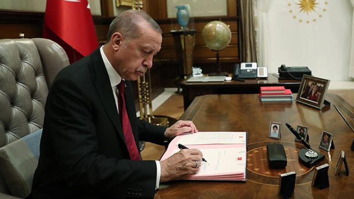 recep-tayyip-erdogan-imza-aa-1503808 (2)