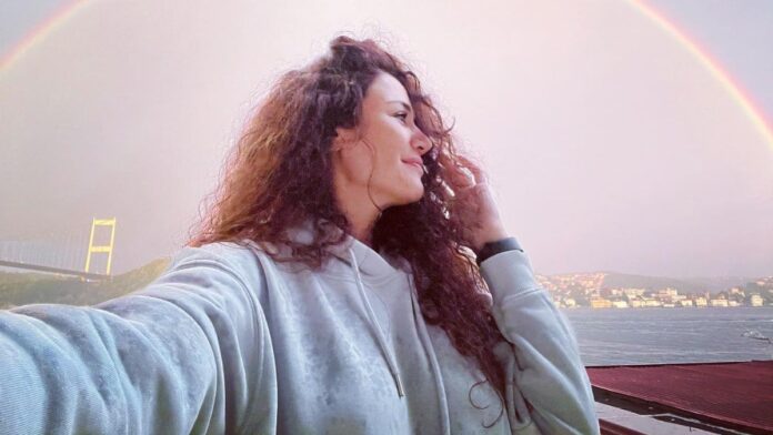 oyuncu-ekin-turkmenden-iliski-itirafi-bende-evlilik-fobisi-olustu-R9ArL7H3-696x392