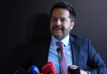 Erden Timur istifa etti!