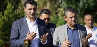 Özgür Özel Manisa’da bayramı karşıladı!