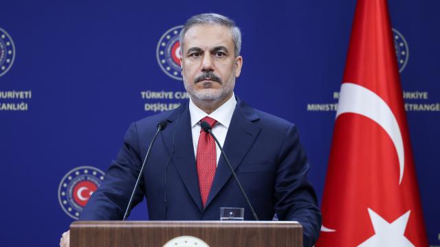 hakan-fidanaa-2229036_2