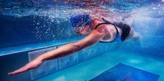 Kontakt lensle yüzenlere uyarı!