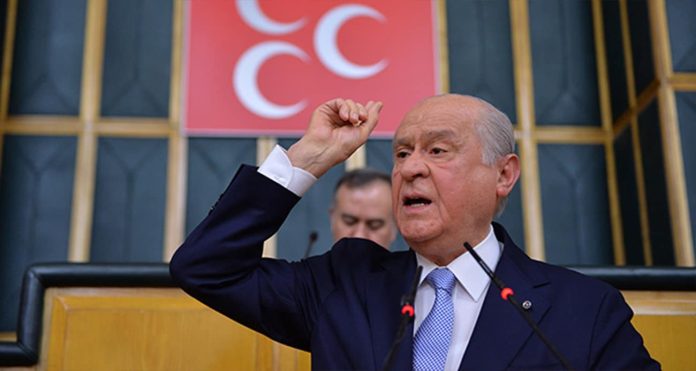 devlet-bahceliden-sert-cikislar-turkiye-sinirlarina-uzanan-tehditlere-tepki-ve-meclis-gundemi-degerlendirmesi-poster