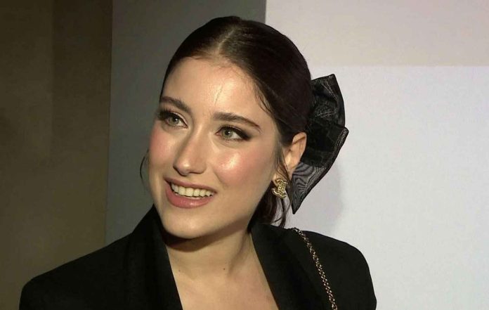 hazal-kaya-kimdir-1712742410
