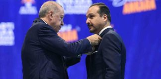 Kürşad Zorlu, Cumhurbaşkanı Erdoğan’la aynı saflarda! Zorlu ve Erdoğan namazda yan yana