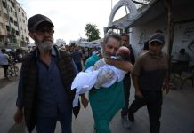 İsrail ordusu Gazze’de bir eve saldırdı!