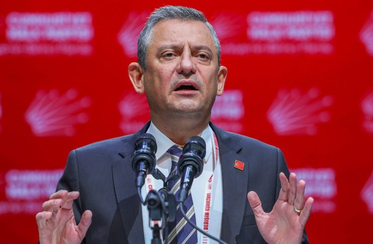 Özgür Özel cephesinden açıklama: Parti binası tutuldu