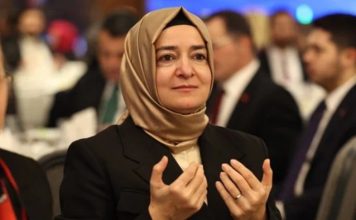 Fatma Betül Sayan Kaya istifa etti!