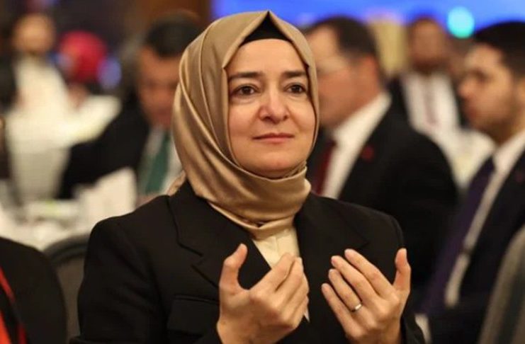 Fatma Betül Sayan Kaya istifa etti!